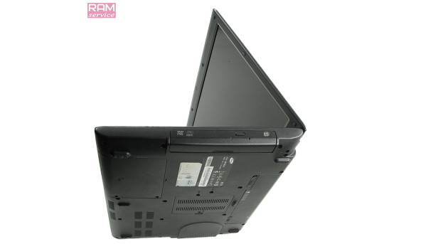 Ноутбук Samsung R519, 15.6", Intel Pentium Dual Core T4200, 4 GB, 320 GB, Mobile Intel 45 Express , Windows 7, Б/В