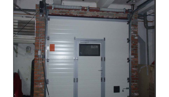Секционные гаражные ворота Alutech Prestige 2500 х 2000 мм