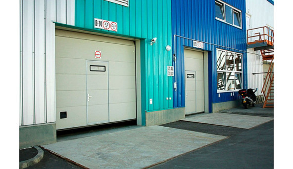 Промышленные гаражные ворота Alutech ProTrend 3000х3000 мм