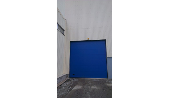 Промышленные гаражные ворота Alutech ProTrend 3500х4100 мм