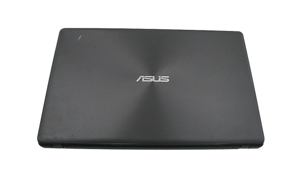Ноутбук Asus X550C, 15.6", Intel Core i3-3217U, 4 GB RAM, 750 GB HDD, nVidia GeForce GT 720M, Windows 10, Б/В