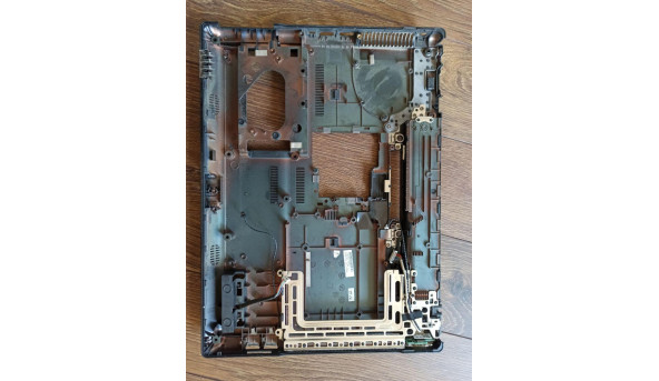 Нижня частина корпуса для ноутбука HP Compaq 6735b, 15.4", 6070b0256401, 487141-001, б/в. В хорошому стані, без пошкодженнь.