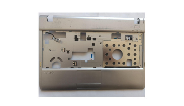 Середня частина корпуса для ноутбука Sony VAIO PCG-31311M, 39.4KK02.XXX, б/в. Кріплення цілі, продається з кнопкою включення та роз'ємом живлення, є потертості