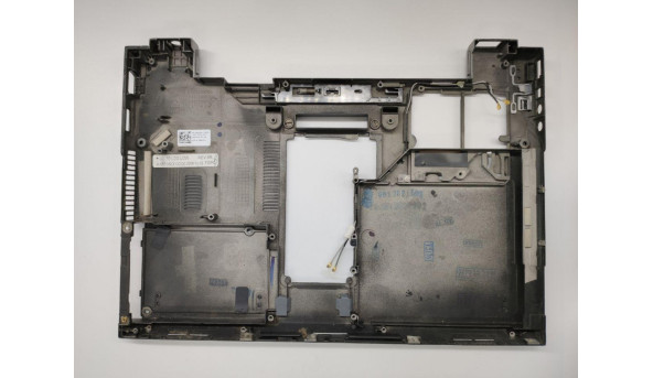 Нижня частина корпуса для ноутбука Dell Latitude E4300, 13.3", cn-0r619d, am03s000200, б/в. В хорошому стані, без пошкодженнь. - 11957