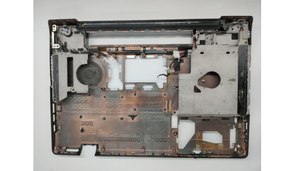 Нижня частина корпуса  з роз'ємом живлення та USB для ноутбука Toshiba Qosmio F60-14j gm902873711a-b 15.6" Б/В