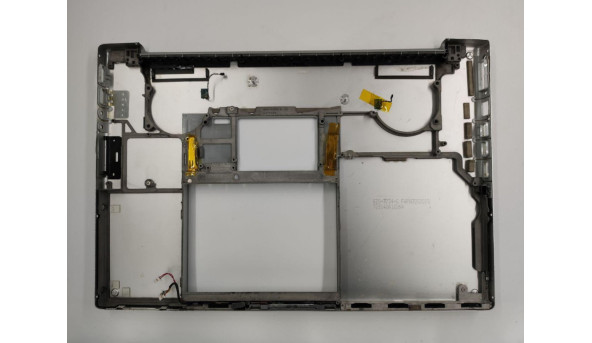 Нижня частина корпуса для ноутбука Apple Macbook Pro 15", A1211, 620-3734-C, б/в. В хорошому стані, без пошкодженнь. Є подряпини