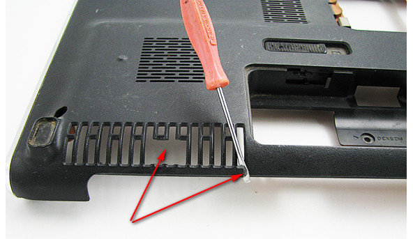 Нижня частина корпуса для ноутбука HP Pavilion dv7 17'' 503819-001, Б/В,  Є потертості та невеличке пошкодження (фото)