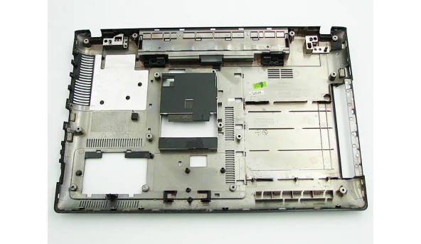 Нижня частина корпуса для ноутбука Samsung RV515 15.6" BA75-​02842B, Б/В,  Є подряпини та потертості
