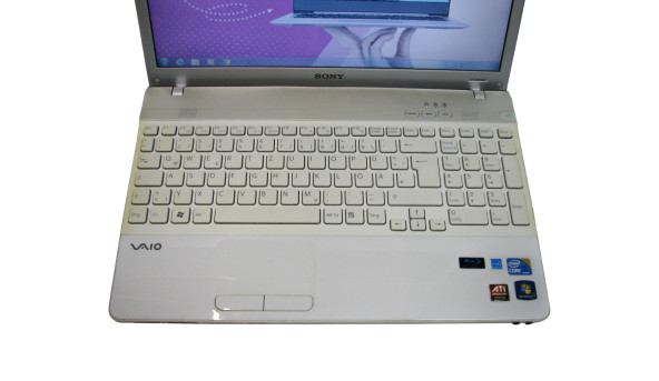 Ноутбук Sony VAIO PCG-71211M Intel Core i3-350M 3Gb RAM 320Gb HDD ATI Mobility Radeon HD 5470 15.6" Б/У
