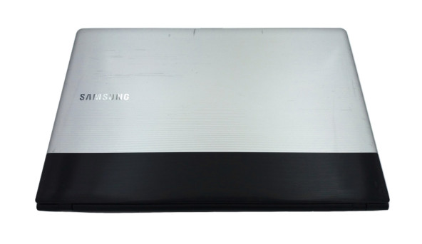 Ноутбук Samsung 300E Intel Pentium B950 4GB RAM 500GB HDD NVIDIA GeForce GT 520MX [17.3"] - ноутбук Б/В - 253775