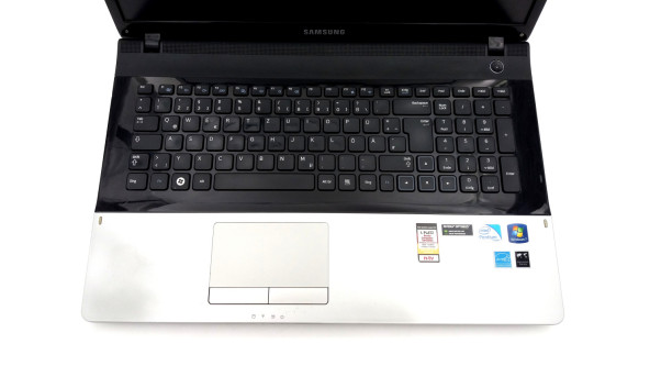 Ноутбук Samsung 300E Intel Pentium B950 4GB RAM 500GB HDD NVIDIA GeForce GT 520MX [17.3"] - ноутбук Б/В - 253775