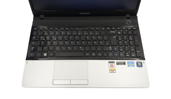 Ноутбук Samsung 300E Intel Core I3-2330M 6 GB RAM 320 GB HDD NVIDIA GeForce GT 520MX [15.6"] - ноутбук Б/У - 262122