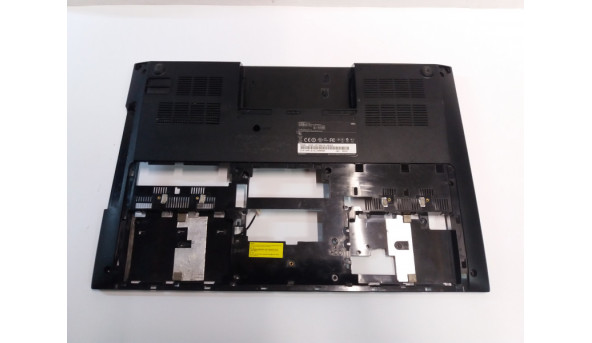 Нижня частина для ноутбука Samsung 700G, NP700G7A, NP700G7C, BA81-14833A, Б/В, всі кріплення цілі, без пошкоджень.