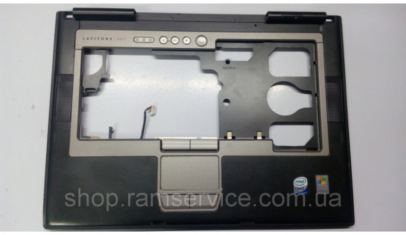 Середня частина корпуса для ноутбука Dell Latitude D830. Є зламане кріплення (фото).