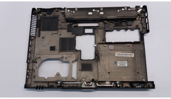 Нижня частина корпуса для ноутбука HP EliteBook 8440p, AM07D000200.Кріплення всі цілі.Без пошкоджень.