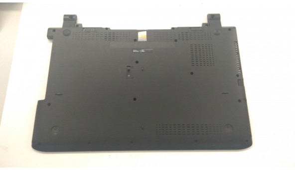 Нижня частина корпуса для ноутбука Medion Akoya S6212T, MD99270. Є маленький скол.Всі кріплення цілі.