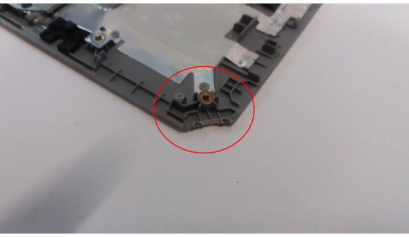 Середня частина корпуса для ноутбука Acer Aspire V5-431, WIS604TUA70011, Б/В, Має пошкоджене одне кріплення, збитий лівий нижній кут (фото).