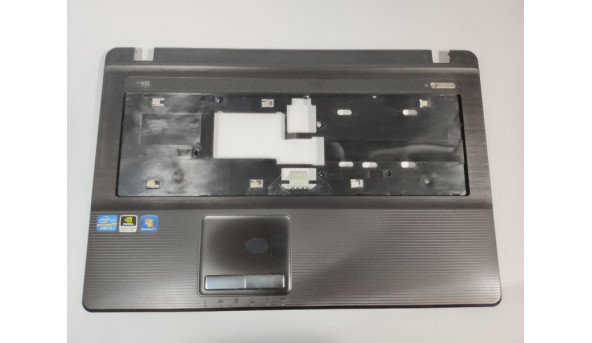 Середня частина корпуса для ноутбука Asus X93S, 18.4", AP0JO000610, Б/В. Зламане кріплення та потертість на тачпаді.