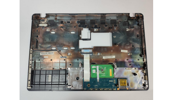 Середня частина корпуса для ноутбука Asus X93S, 18.4", AP0JO000610, Б/В. Зламане кріплення та потертість на тачпаді.