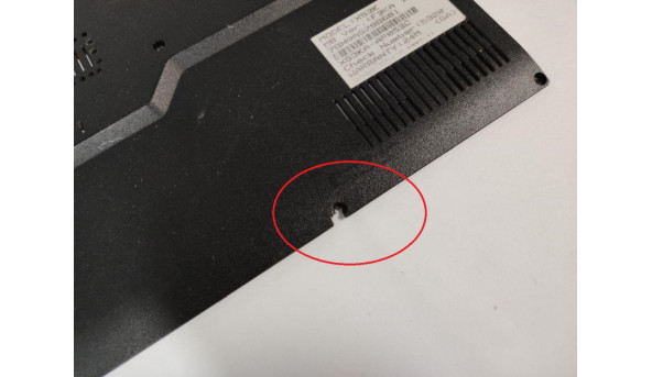 Сервісна кришка, для ноутбука Asus X53K, 13GNJF1AP031-2, Б/В, Зламане кріплення (фото). Є подряпини.