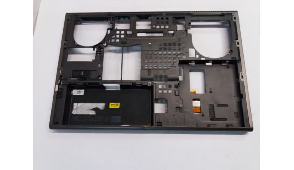 Нижня частина корпуса для ноутбука Dell Precision M4800, 15.6", 0TVPD6, Б/В. Всі кріплення цілі, подряпини, потертості.