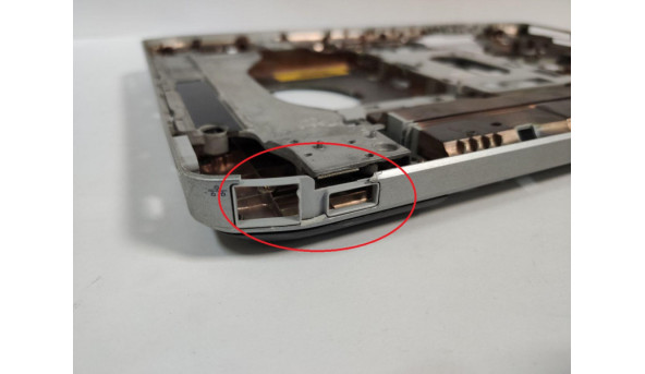 Нижня частина корпуса для ноутбука Dell Latitude E5430, 14.0", AP0M3000500, CN-0V7T4V, б/в. Кріплення цілі, є пошкодження (фото). - 287335
