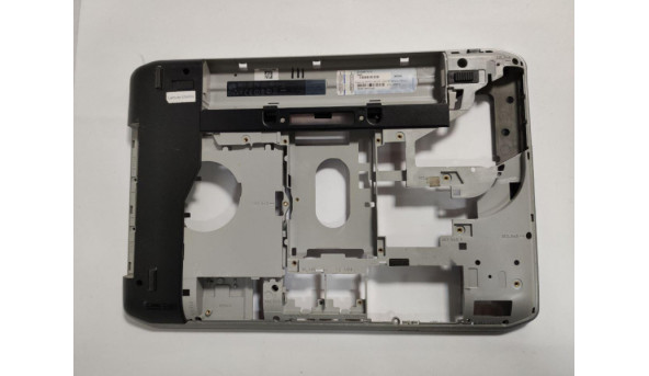 Нижня частина корпуса для ноутбука Dell Latitude E5430, 14.0", AP0M3000500, CN-0V7T4V, б/в. Кріплення цілі, є пошкодження (фото).