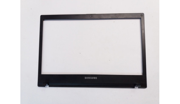 Рамка матриці корпуса для ноутбука Samsung 300V, NP300V3A, BA75-03157A, Б/В, всі кріпленн цілі, подряпини, потертості.