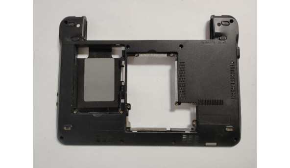 Нижня частина корпуса для ноутбука Fujitsu LifeBook P3110, 11.6", б/в. Зламані верхні кріплення (фото).