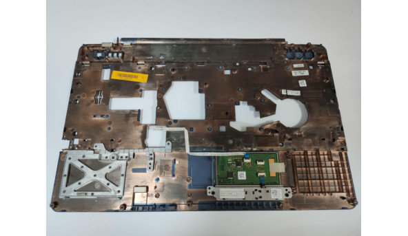 Середня частина корпуса для ноутбука Dell Latitude E6540, 15.6", AP0VI000A10. Без пошкоджень.Кріплення всі цілі. - 287869