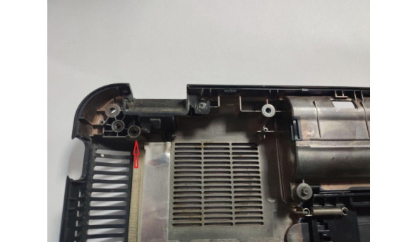 Нижня частина корпуса для ноутбука HP Pavilion g6, g6-1125sw, 15.6", 641967-001, 33R15TP003, б/в. Два кріплення мають маленькі тріщинки (фото), продається з перехідником для CD/DVD - 287939