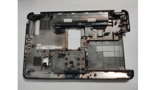 Нижня частина корпуса для ноутбука HP Pavilion g6, g6-1125sw, 15.6", 641967-001, 33R15TP003, б/в. Два кріплення мають маленькі тріщинки (фото), продається з перехідником для CD/DVD - 287939