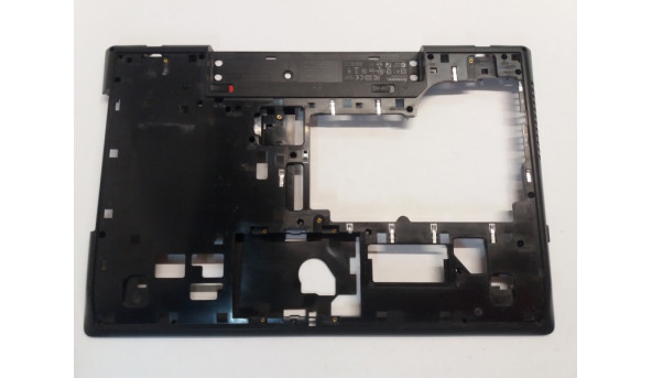 Нижня частина корпуса для ноутбука Lenovo G700, G710, 17.3", 13N0-B5A0701, Б/В, всі кріплення цілі, пошкоджена решітка радіатора (фото)