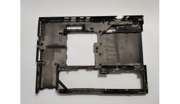 Нижня частина корпуса для ноутбука Lenovo Thinkpad T410, 14.1", 60y5554, б/в. В хорошому стані, без пошкодженнь.