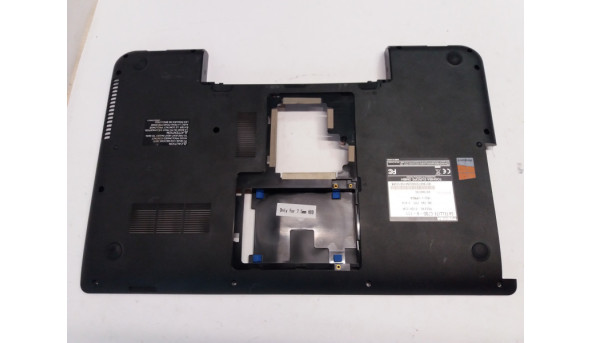 Нижня частина корпуса для ноутбука Toshiba Satellite C70D-A-11E 17,3", ZYU3ABD5BA0, Б/В, Всі кріплення цілі. Без пошкоджень.