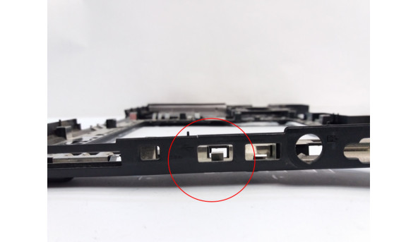 Нижня частина корпуса для ноутбука LG E500, 307-631D21D-H76, Б/В, має трішину біля CD та USB (фото)