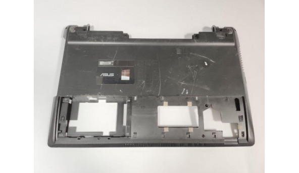 Нижня частина корпуса для ноутбука Asus X55, X55A, X55C, X55U, F55C, 13GNBH2AP033-1, 15.6".  Зламана решітка радіатора, та відламані кріплення (фото).
