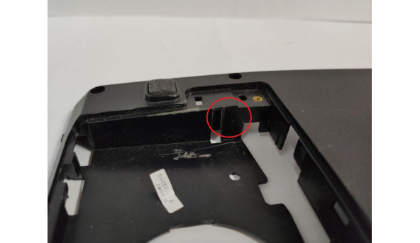 Нижня частина корпуса для ноутбука Acer TravelMate 4750, 14.0", 604NR05003, б/в. Ліві верхні кріплення мають пошкодження (фото), та біля кріплення шахти є пошкодження (фото)