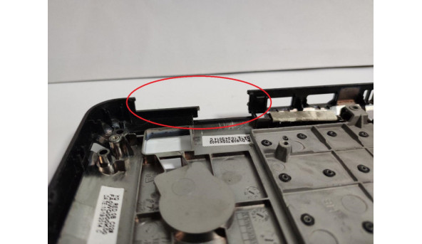 Нижня частина корпуса для ноутбука Dell Latitude E5540, 15.6", AP0WR000B10, CN-0KFJ29, б/в. Є пошкодження біля роз'єма живлення (фото), продається разом з шахтою - 293252