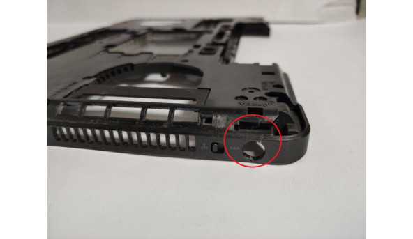 Нижня частина корпуса для ноутбука Dell Latitude E5540, 15.6", AP0WR000B10, CN-0KFJ29, б/в. Є пошкодження біля роз'єма живлення (фото), продається разом з шахтою - 293252