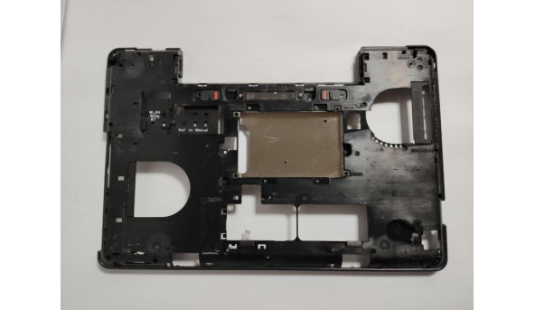 Нижня частина корпуса для ноутбука Dell Latitude E5540, 15.6", AP0WR000B10, CN-0KFJ29, б/в. Є пошкодження біля роз'єма живлення (фото), продається разом з шахтою