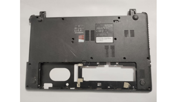 Нижня частина корпуса для ноутбука Packard Bell Easynote TE69, Z5WT3, 15.6", A0VR000F00, AP0VR000160, б/в. Одне кріплення має тріщинки (фото).
