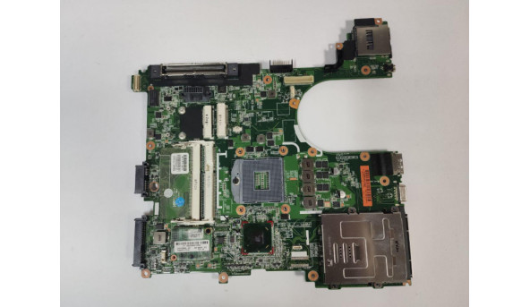 Материнська плата для ноутбука HP EliteBook 8560p, 15.6", 01015FL00-600-G, Б/В. Стартує, зображення не виводить, Зламаний слот RAM і біля нього невистачає елементів (фото)