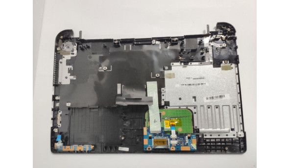 Середня частина корпуса для ноутбука Toshiba Satellite C50-B-15C, 15.6", AP15H000530, K000891310, б/в. зламане одне кріплення (фото), та незначне пошкодження біля тачпаду (фото). - 293969