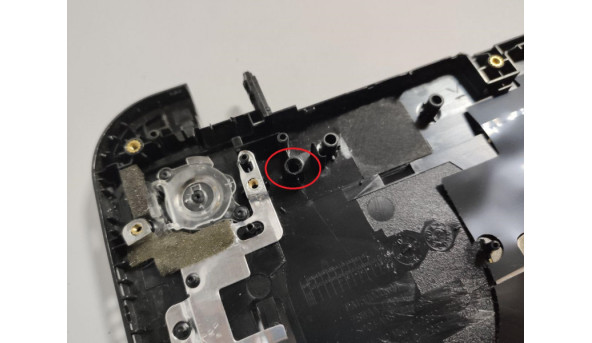 Середня частина корпуса для ноутбука Toshiba Satellite C50-B-15C, 15.6", AP15H000530, K000891310, б/в. зламане одне кріплення (фото), та незначне пошкодження біля тачпаду (фото). - 293969