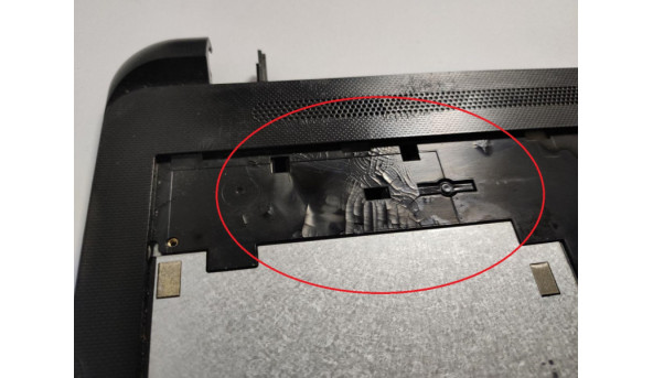Середня частина корпуса для ноутбука Toshiba Satellite C50-B-15C, 15.6", AP15H000530, K000891310, б/в. зламане одне кріплення (фото), та незначне пошкодження біля тачпаду (фото). - 293969