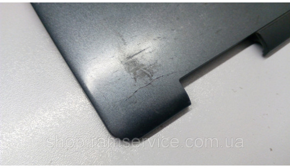 Кришка матриці корпуса  для ноутбука Acer Extensa 5420. Є подряпини.Кріплення всі цілі, з обох боків внизу є тріщини та зламане кріплення(фото)