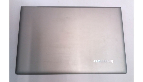 Кришка корпуса для ноутбука Lenovo IdeaPad U530, 15.6", 3CLZBLCLV10, Б/В. Трішина на одному кріплені (фото).