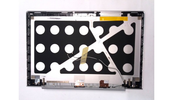 Кришка корпуса для ноутбука Lenovo IdeaPad U530, 15.6", 3CLZBLCLV10, Б/В. Трішина на одному кріплені (фото).