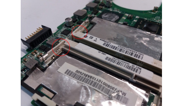 Материнська плата Acer Aspire One 752, DA0ZH7MB8C2 REV:C. Б/В.  Робоча, пошкоджені слоти оперативної пам'яті.  Процесор SLGS4, Intel Pentium SU4100